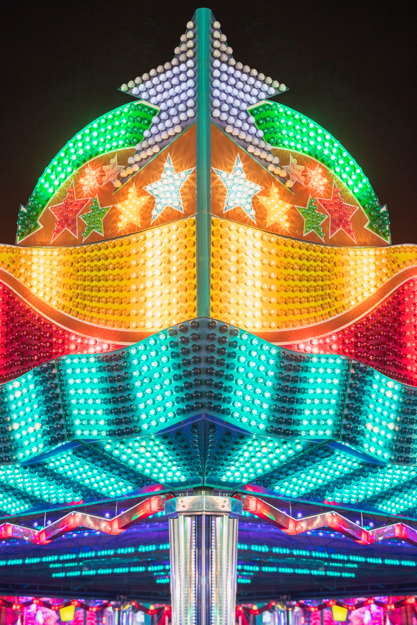 glowing-lamps-amusement-park